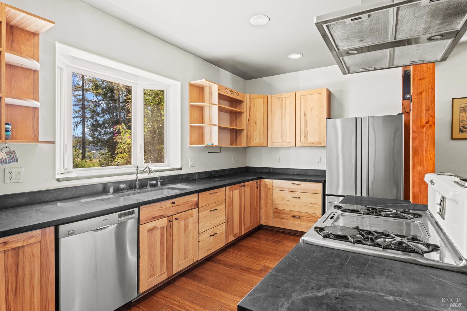 Detail Gallery Image 5 of 24 For 4340 Blackhawk Dr, Willits,  CA 95490 - 2 Beds | 2 Baths