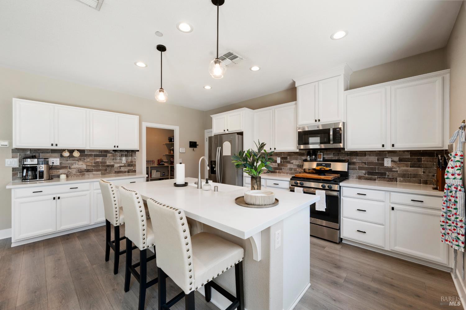 Detail Gallery Image 12 of 37 For 543 Datura Dr, Vacaville,  CA 95687 - 3 Beds | 2/1 Baths