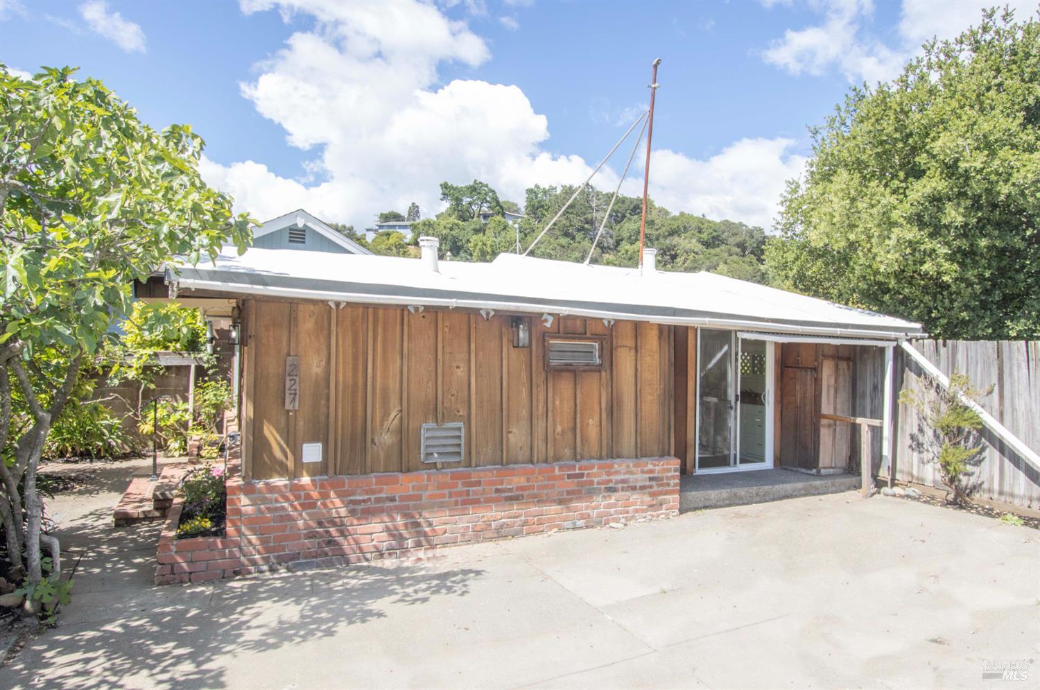 Detail Gallery Image 17 of 29 For 231 Center St, San Rafael,  CA 94901 - 3 Beds | 2/1 Baths