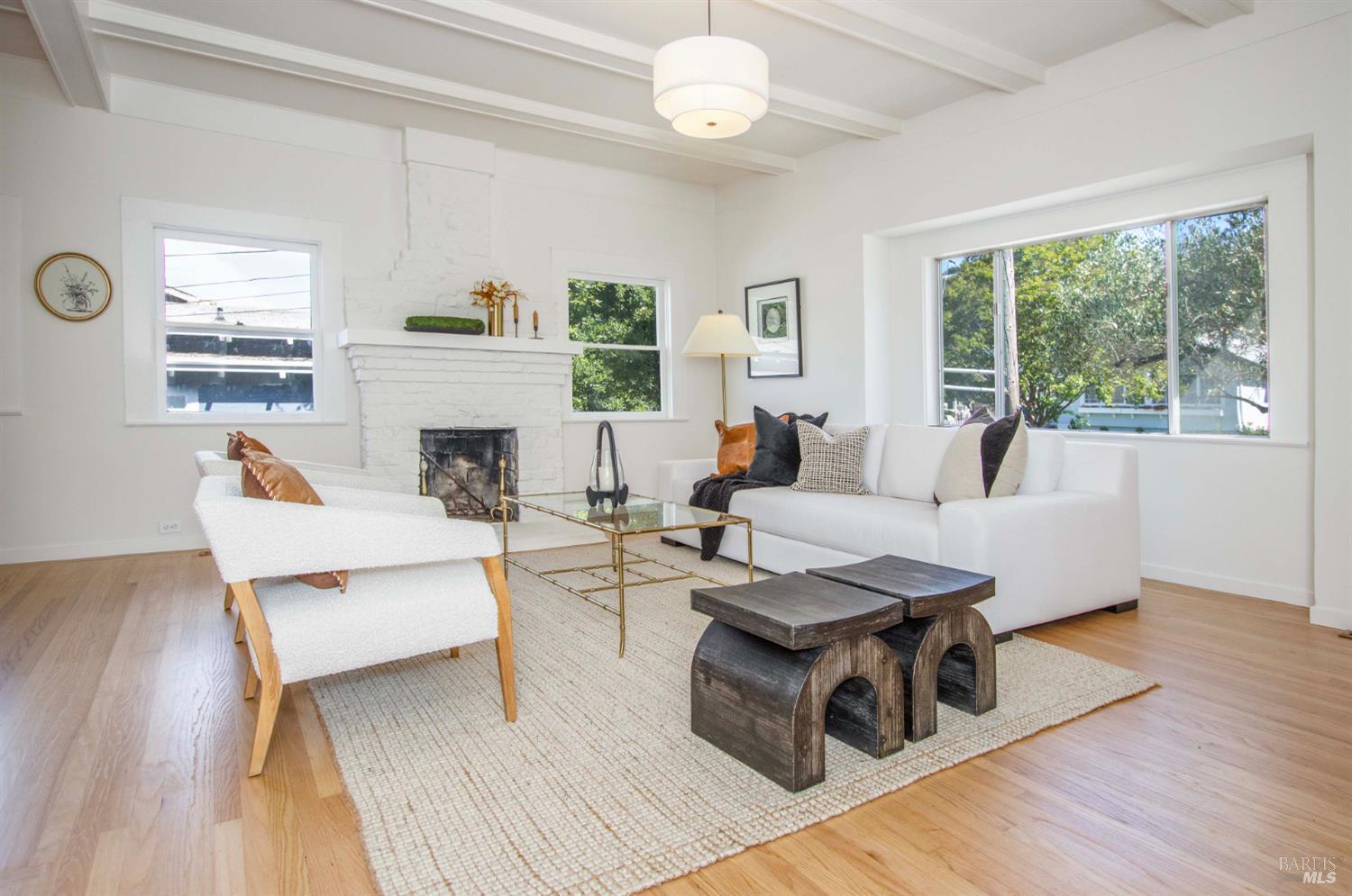 Detail Gallery Image 4 of 29 For 231 Center St, San Rafael,  CA 94901 - 3 Beds | 2/1 Baths