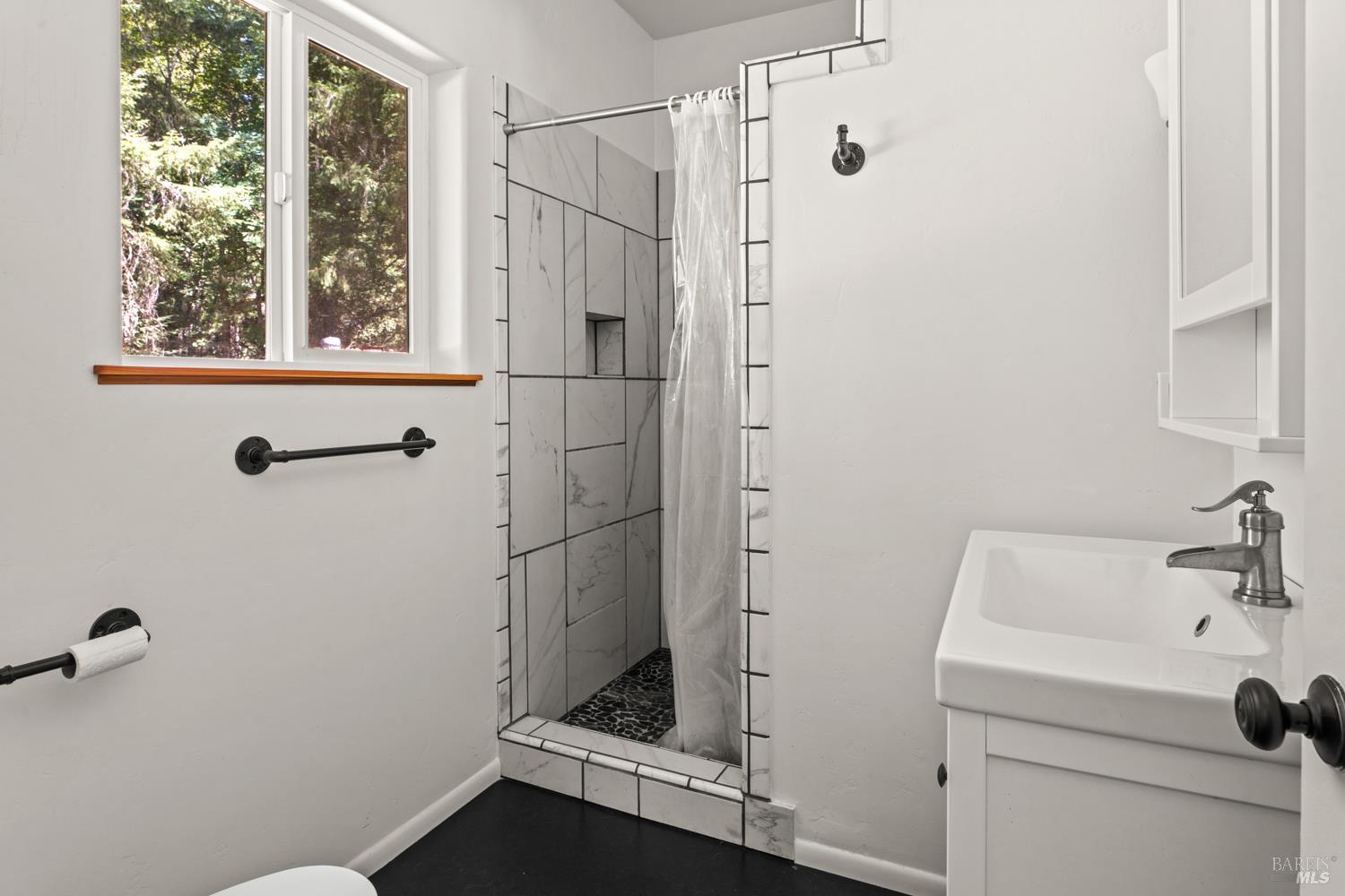 Detail Gallery Image 10 of 24 For 4340 Blackhawk Dr, Willits,  CA 95490 - 2 Beds | 2 Baths
