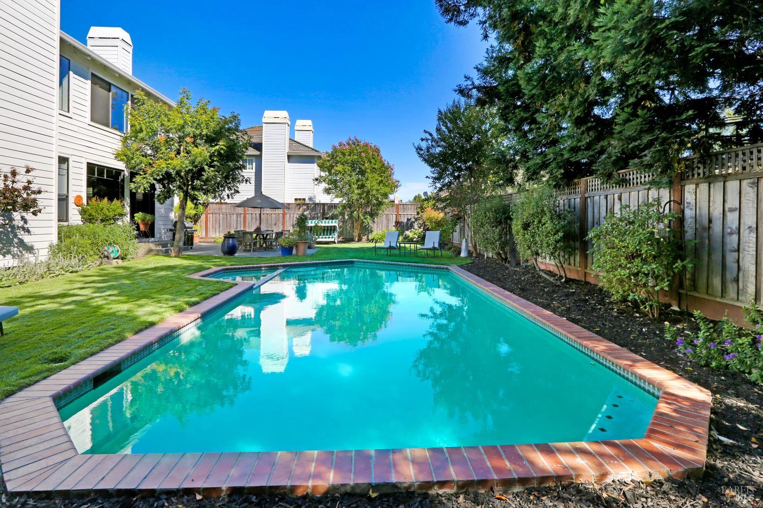 Detail Gallery Image 30 of 37 For 319 Jester Ct, Petaluma,  CA 94954 - 5 Beds | 3 Baths