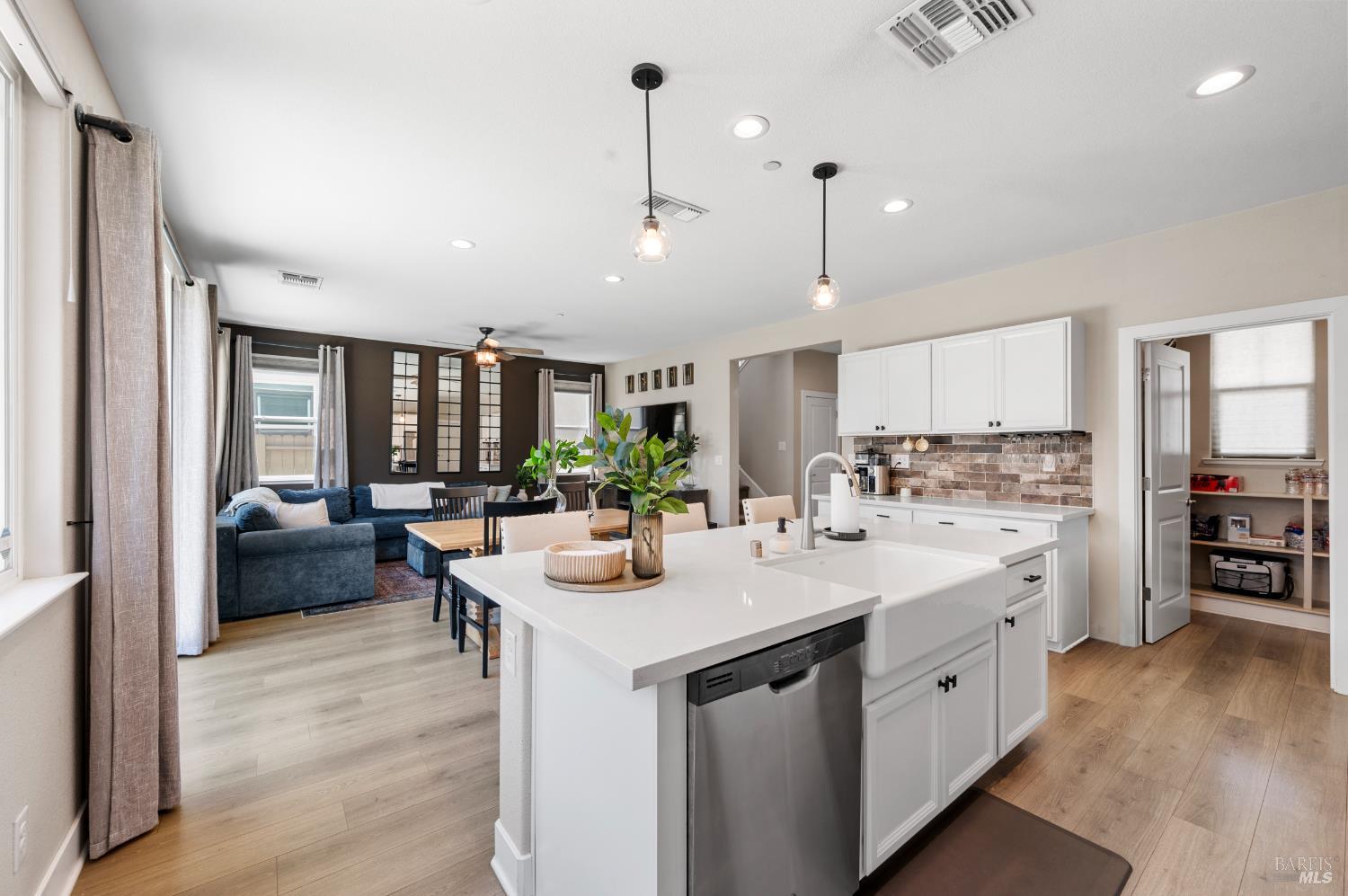Detail Gallery Image 13 of 37 For 543 Datura Dr, Vacaville,  CA 95687 - 3 Beds | 2/1 Baths