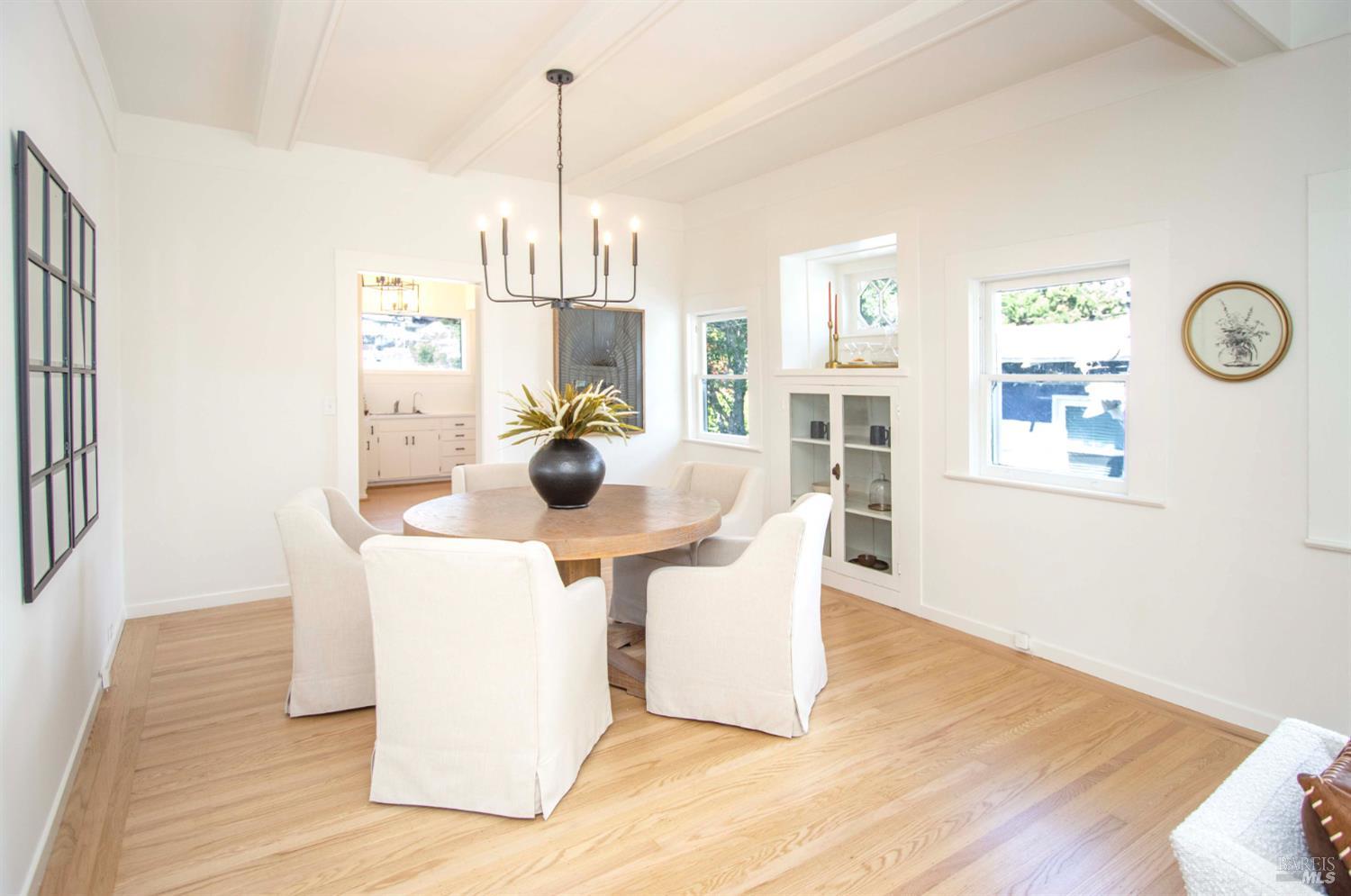 Detail Gallery Image 3 of 29 For 231 Center St, San Rafael,  CA 94901 - 3 Beds | 2/1 Baths