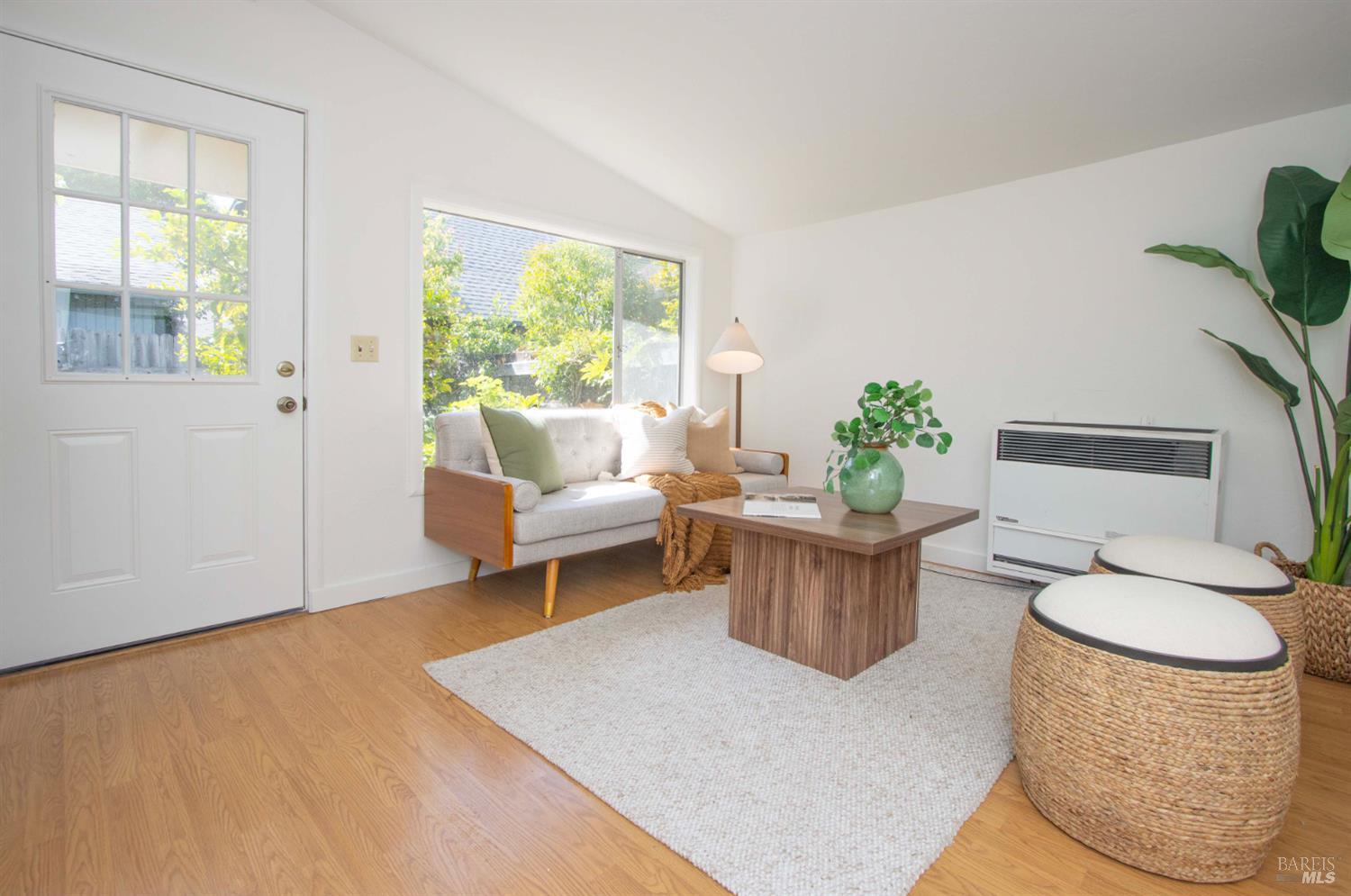 Detail Gallery Image 22 of 29 For 231 Center St, San Rafael,  CA 94901 - 3 Beds | 2/1 Baths