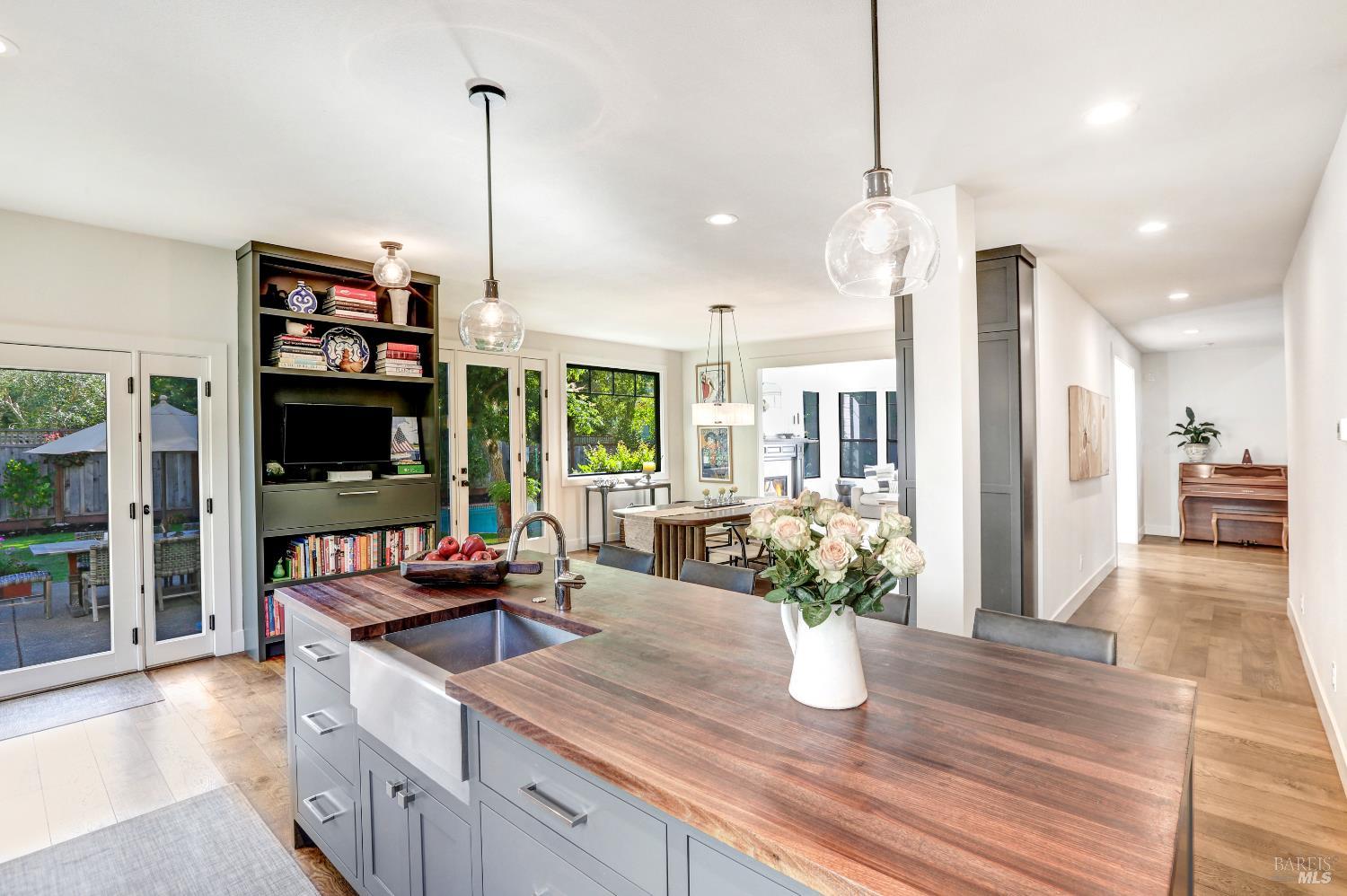 Detail Gallery Image 13 of 37 For 319 Jester Ct, Petaluma,  CA 94954 - 5 Beds | 3 Baths