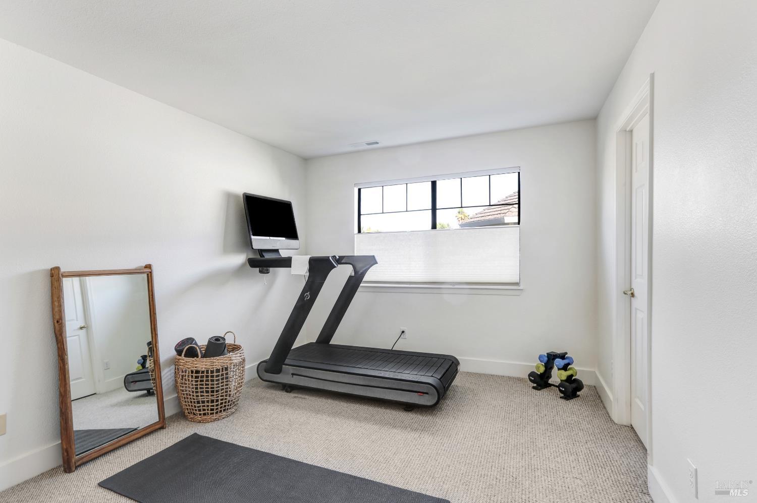 Detail Gallery Image 25 of 37 For 319 Jester Ct, Petaluma,  CA 94954 - 5 Beds | 3 Baths