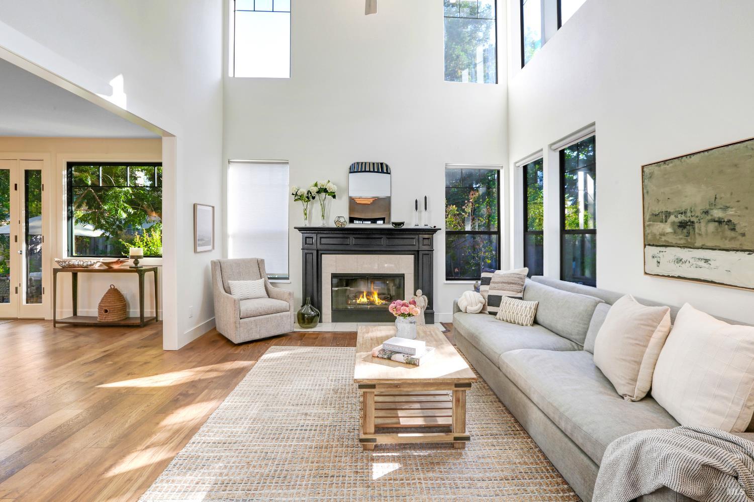 Detail Gallery Image 4 of 37 For 319 Jester Ct, Petaluma,  CA 94954 - 5 Beds | 3 Baths