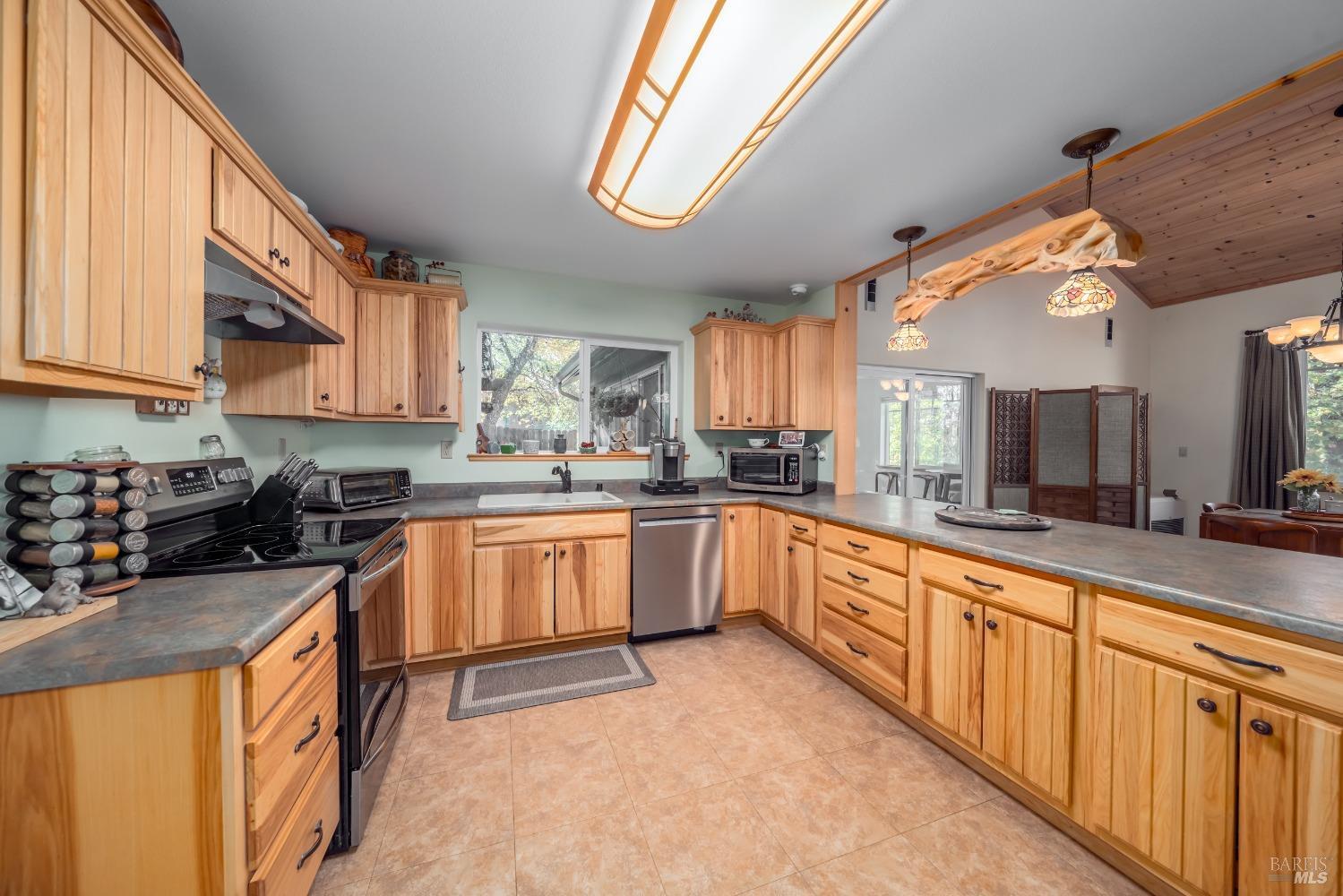 Detail Gallery Image 15 of 67 For 14274 Regina Way, Cobb,  CA 95426 - 3 Beds | 2/1 Baths