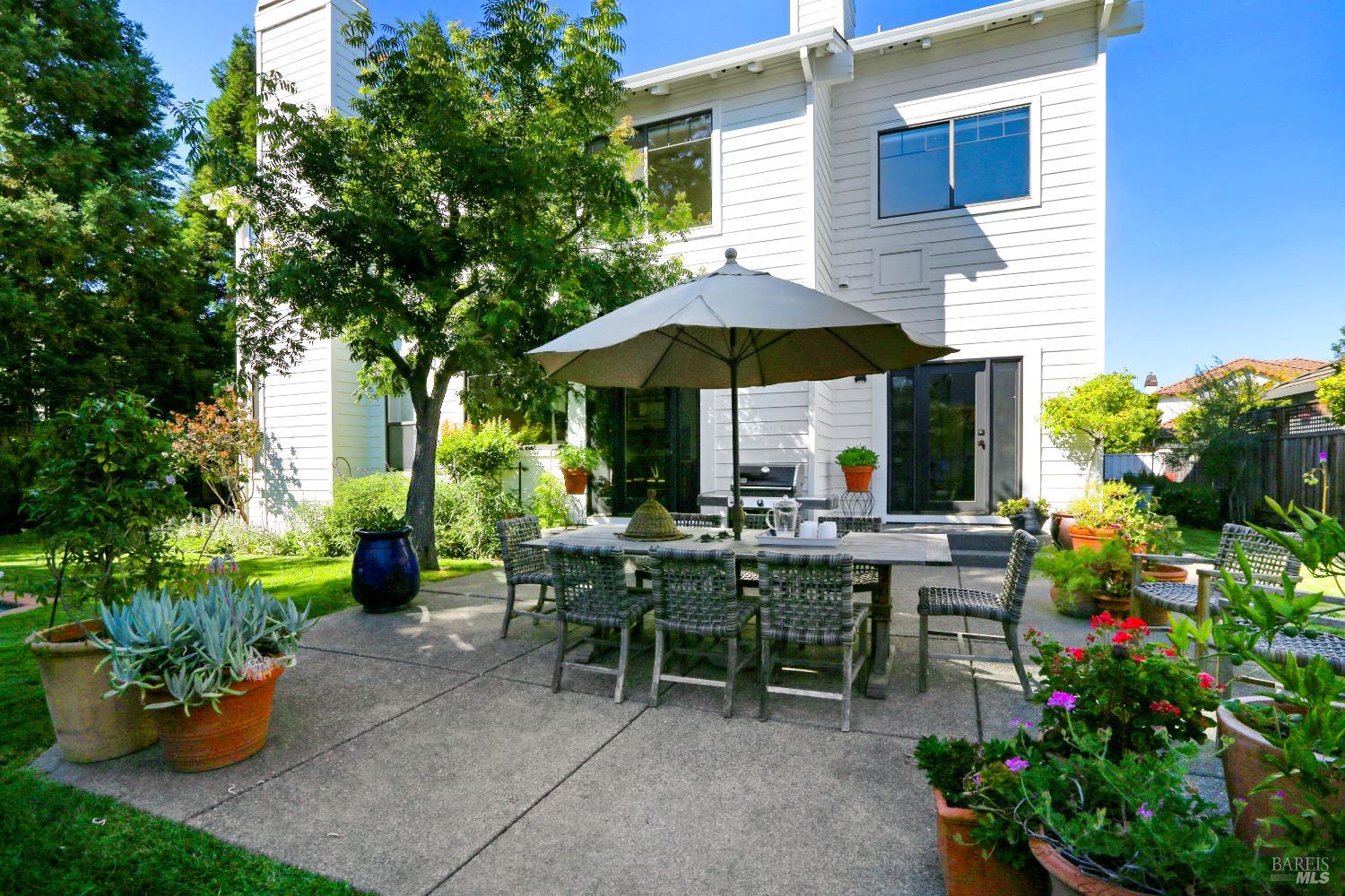 Detail Gallery Image 32 of 37 For 319 Jester Ct, Petaluma,  CA 94954 - 5 Beds | 3 Baths