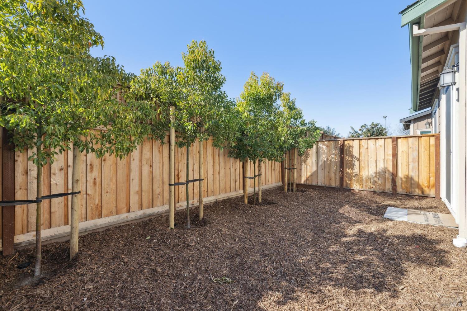 Detail Gallery Image 23 of 26 For 65 Riverbend Ln, Petaluma,  CA 94952 - 4 Beds | 3/1 Baths