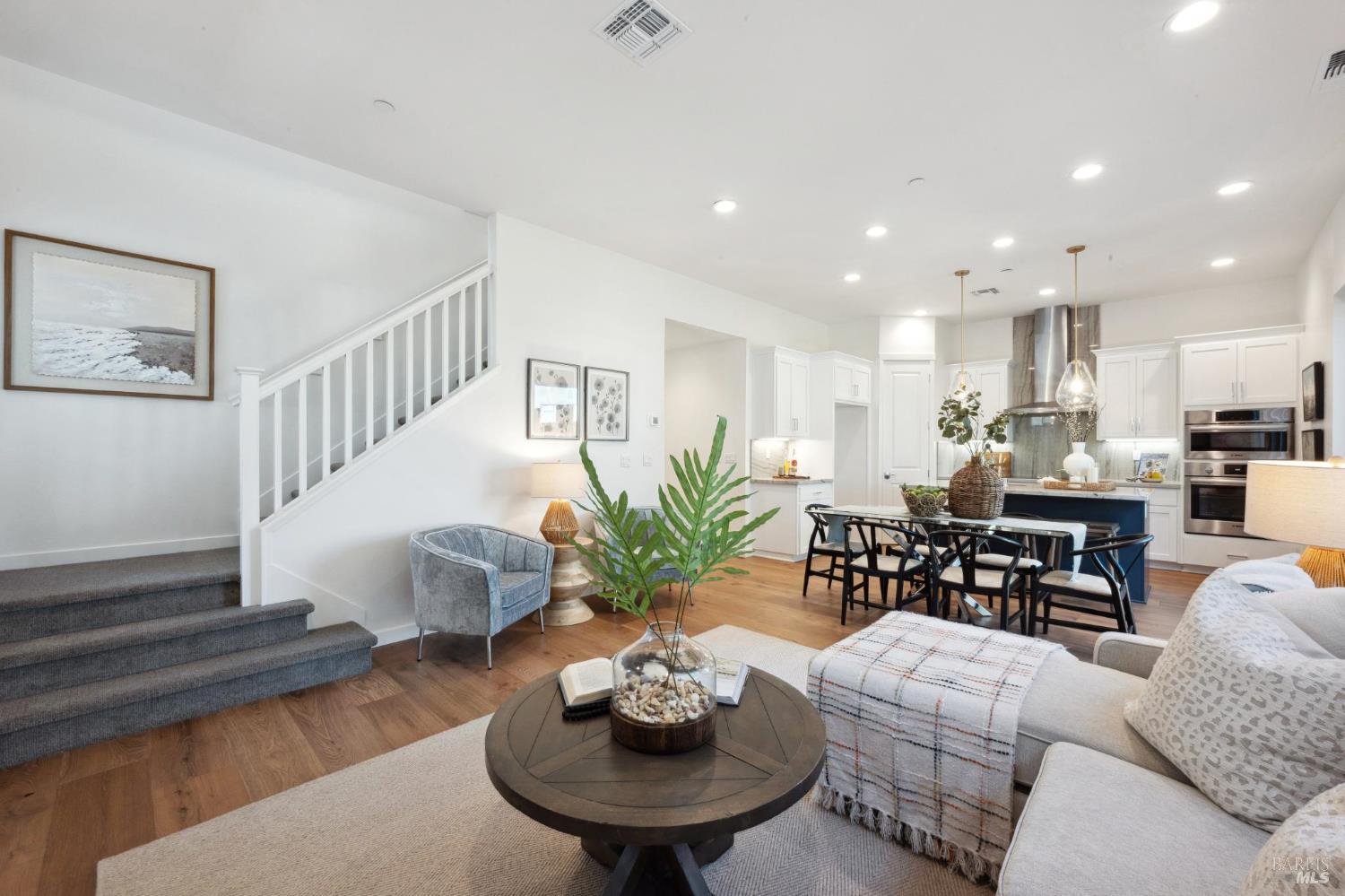 Detail Gallery Image 6 of 26 For 65 Riverbend Ln, Petaluma,  CA 94952 - 4 Beds | 3/1 Baths