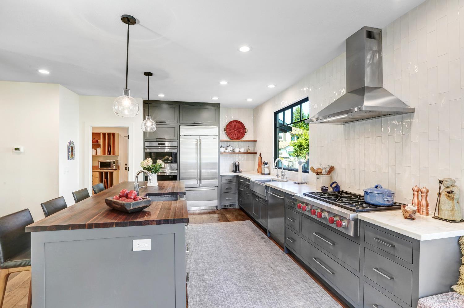 Detail Gallery Image 9 of 37 For 319 Jester Ct, Petaluma,  CA 94954 - 5 Beds | 3 Baths
