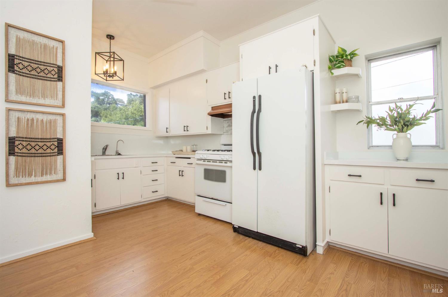 Detail Gallery Image 9 of 29 For 231 Center St, San Rafael,  CA 94901 - 3 Beds | 2/1 Baths