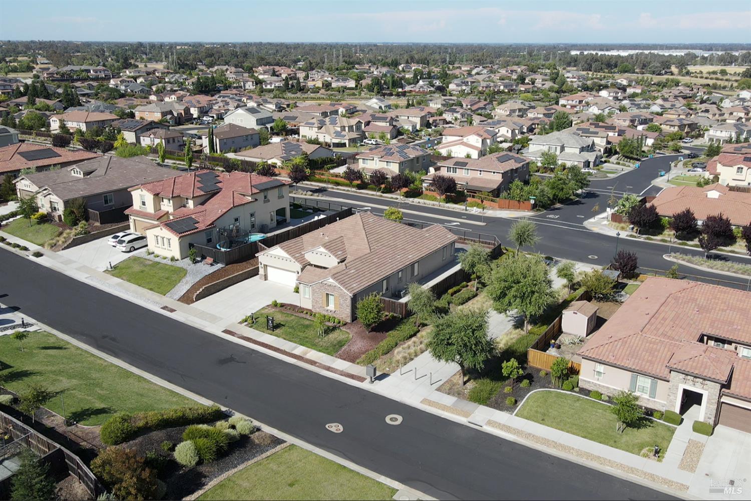 Detail Gallery Image 2 of 50 For 7056 Grace Feather Ct, Vacaville,  CA 95688 - 4 Beds | 3/1 Baths