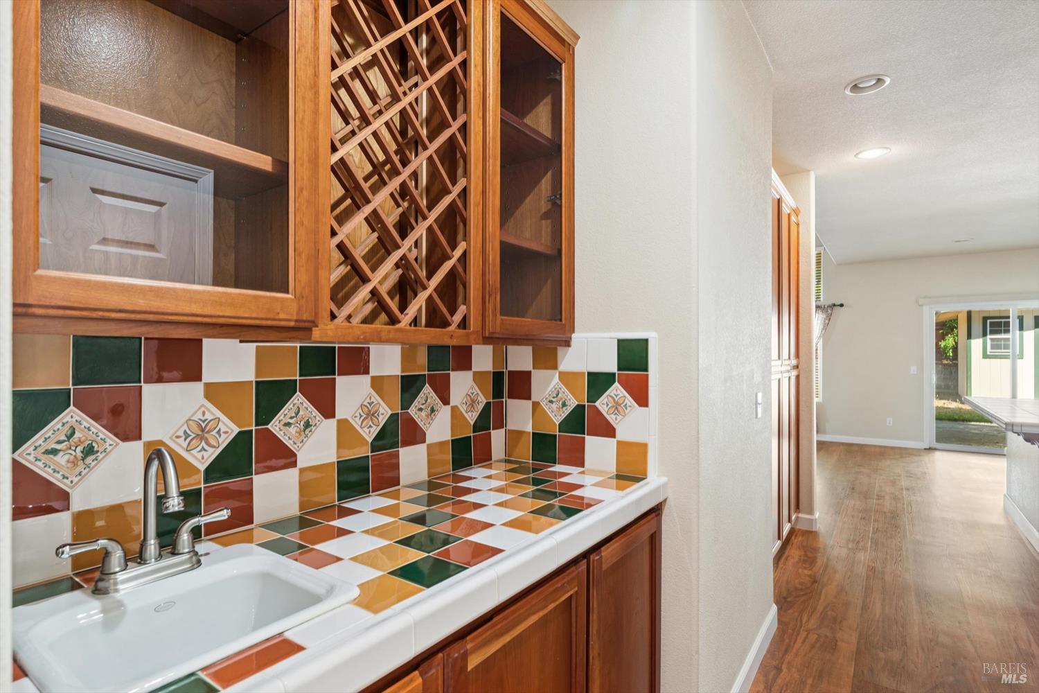 Detail Gallery Image 6 of 13 For 304 Ranch House Dr, Cloverdale,  CA 95425 - 5 Beds | 3 Baths