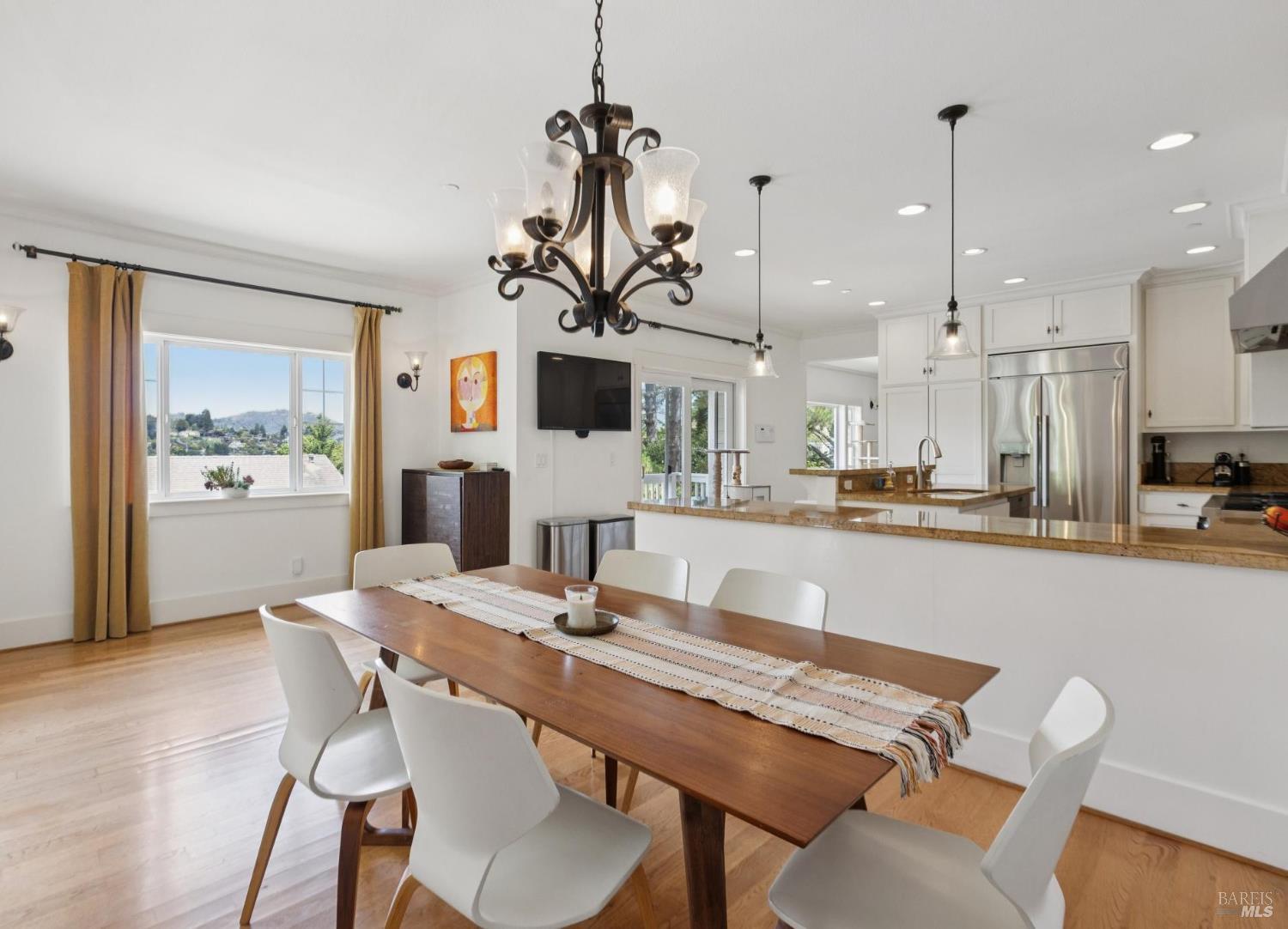 Detail Gallery Image 11 of 31 For 315 Villa Garden Dr, Mill Valley,  CA 94941 - 4 Beds | 3/1 Baths
