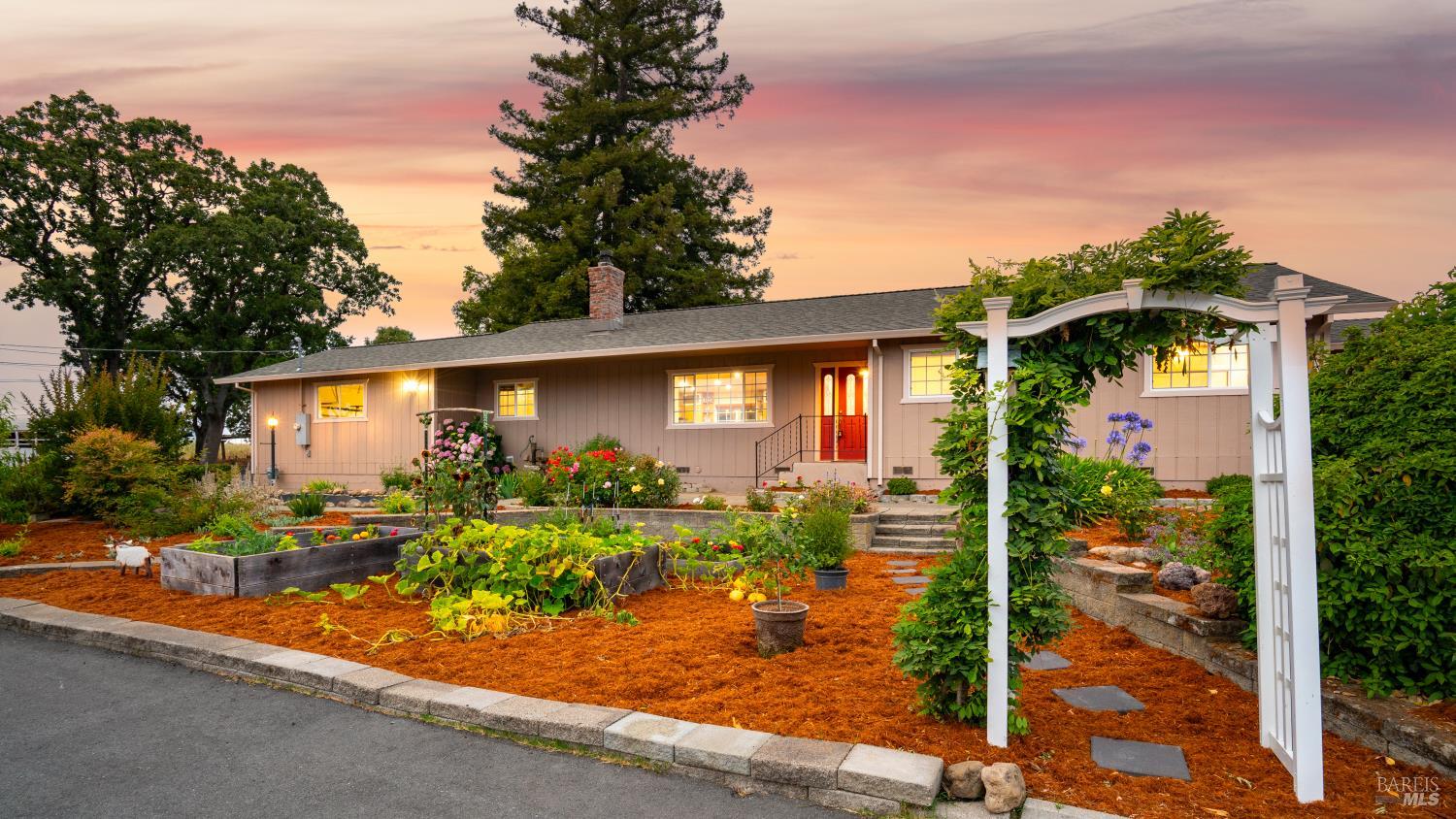 Detail Gallery Image 2 of 53 For 4175 Woodworth Rd, Sebastopol,  CA 95472 - 3 Beds | 2 Baths