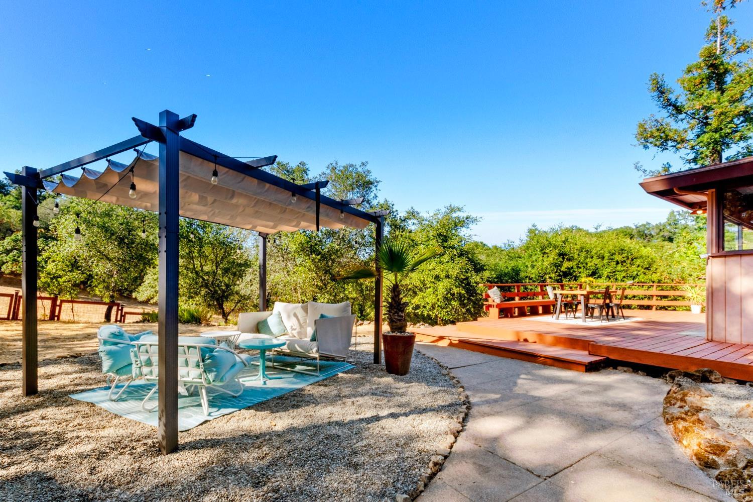 Detail Gallery Image 6 of 52 For 2140 Hyland Ct, Santa Rosa,  CA 95404 - 3 Beds | 2 Baths