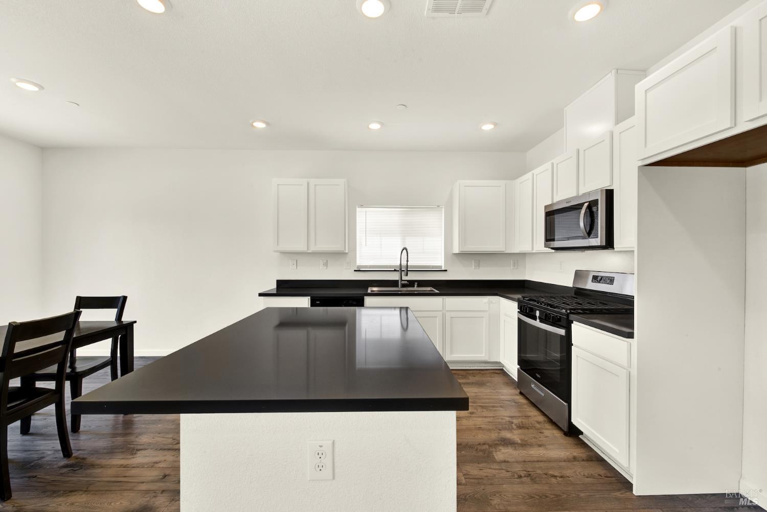 Detail Gallery Image 23 of 62 For 635 Songbird Way, Dixon,  CA 95620 - 4 Beds | 2 Baths