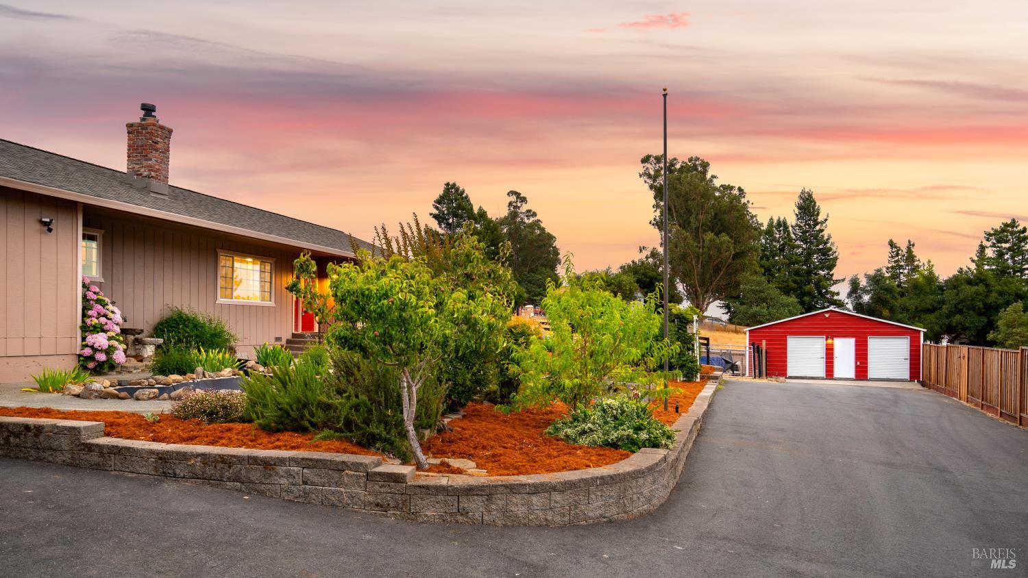 Detail Gallery Image 3 of 53 For 4175 Woodworth Rd, Sebastopol,  CA 95472 - 3 Beds | 2 Baths