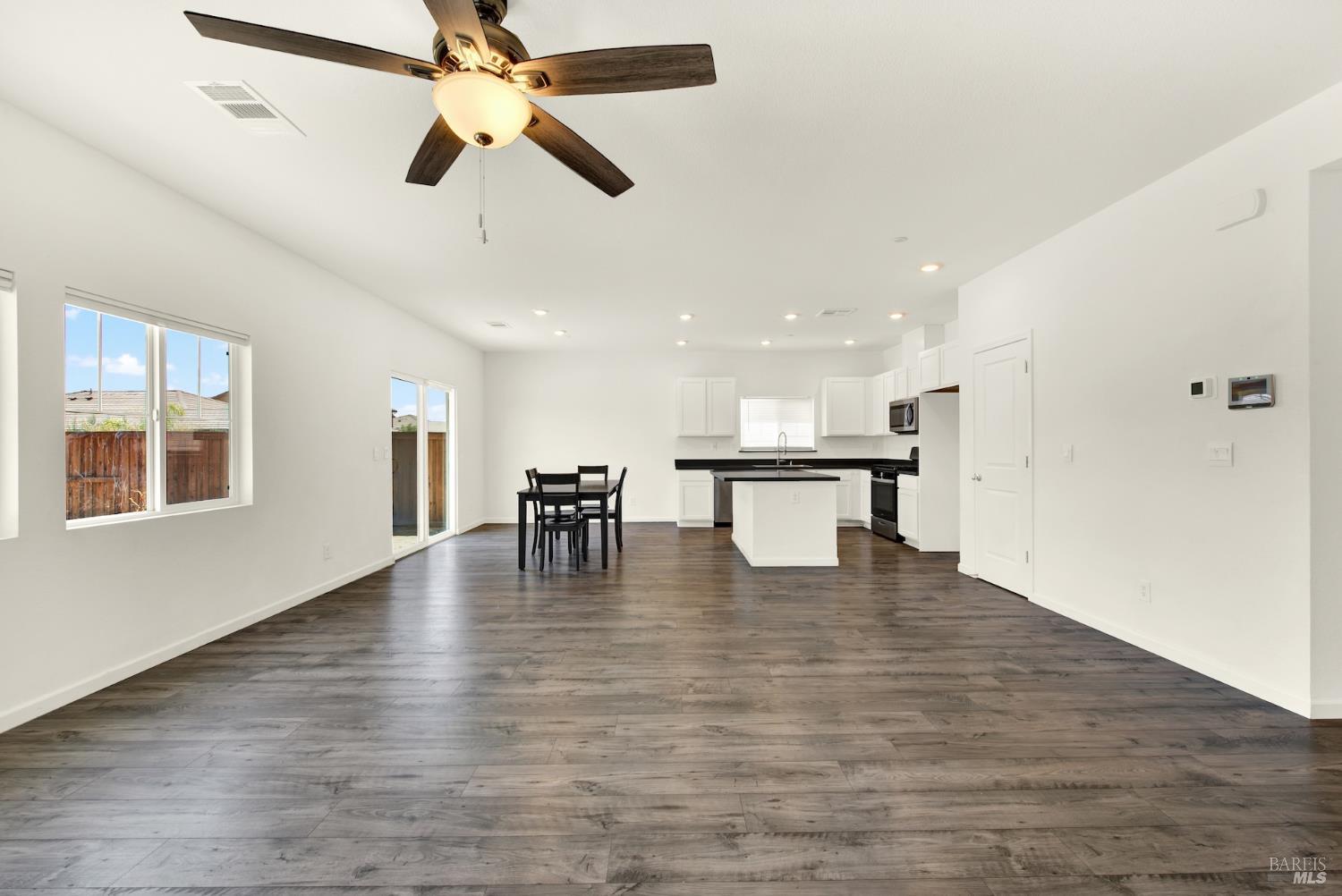 Detail Gallery Image 15 of 62 For 635 Songbird Way, Dixon,  CA 95620 - 4 Beds | 2 Baths