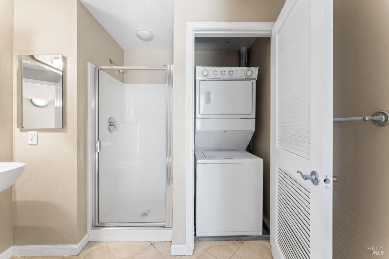 Detail Gallery Image 5 of 29 For 655 12th St #311,  Oakland,  CA 94607 - 2 Beds | 2 Baths