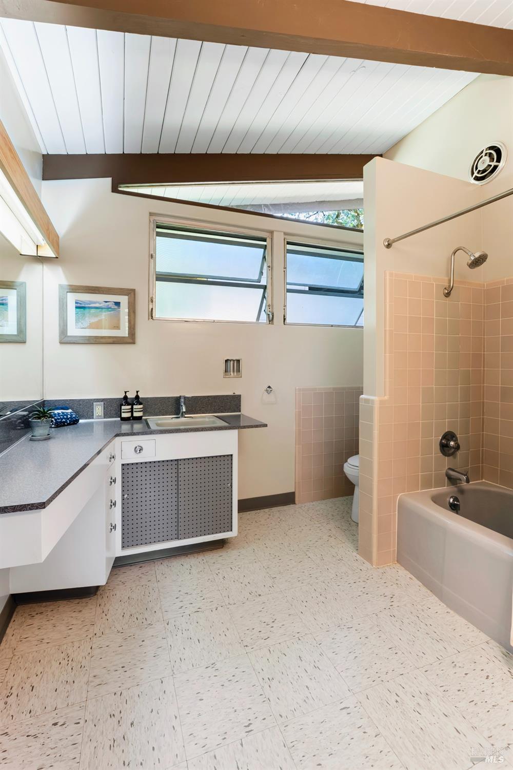 Detail Gallery Image 32 of 52 For 2140 Hyland Ct, Santa Rosa,  CA 95404 - 3 Beds | 2 Baths
