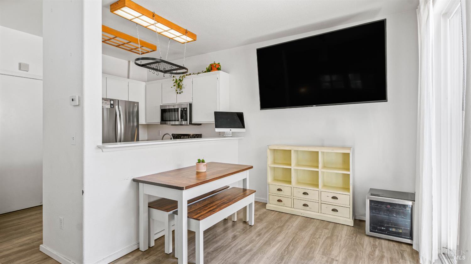 Detail Gallery Image 6 of 20 For 1532 Pinebrook Pl, Santa Rosa,  CA 95403 - 2 Beds | 1/1 Baths