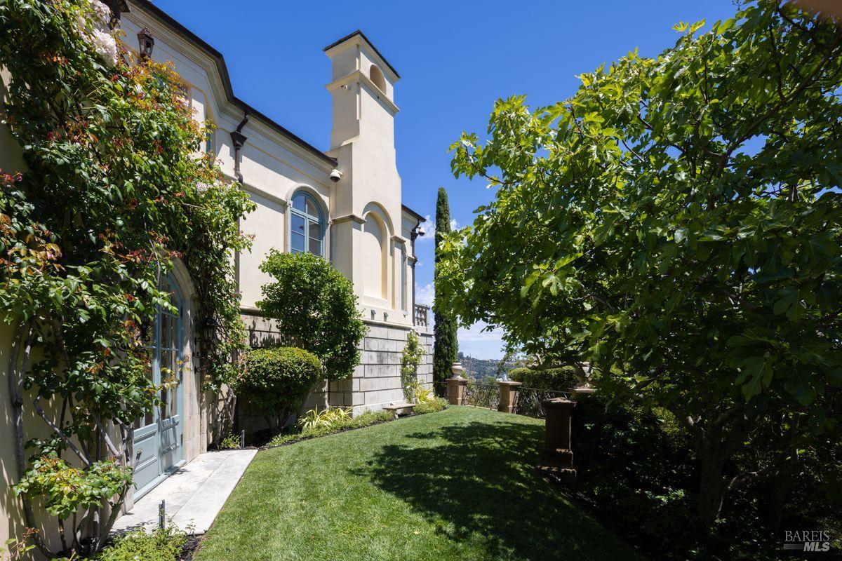 Detail Gallery Image 39 of 59 For 27 Upper Rd, Ross,  CA 94957 - 8 Beds | 8/1 Baths