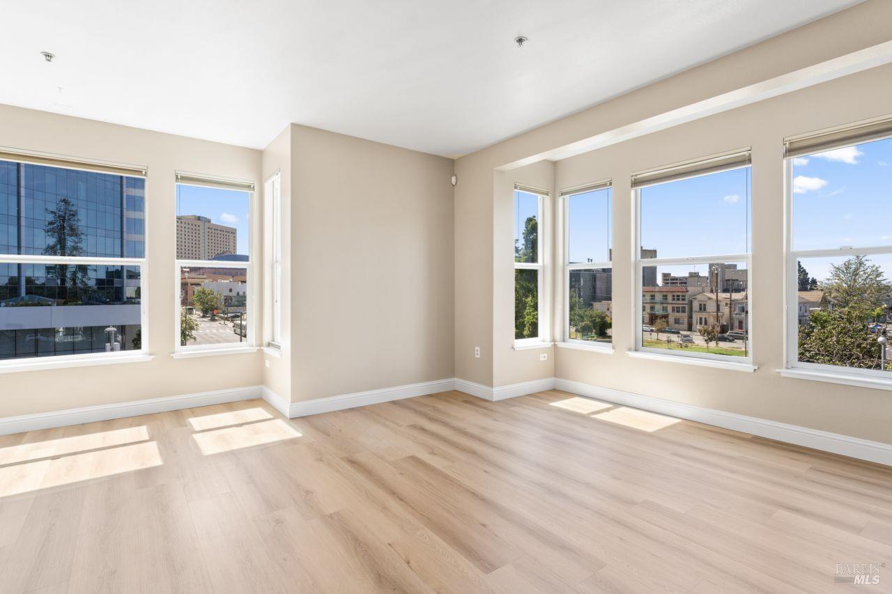 Detail Gallery Image 3 of 29 For 655 12th St #311,  Oakland,  CA 94607 - 2 Beds | 2 Baths