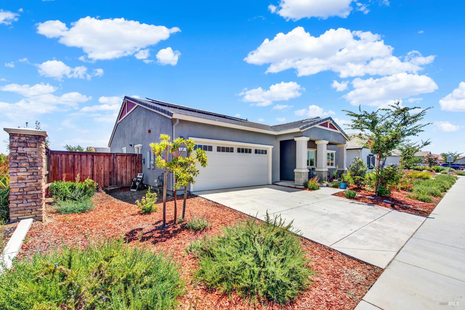 Detail Gallery Image 6 of 62 For 635 Songbird Way, Dixon,  CA 95620 - 4 Beds | 2 Baths
