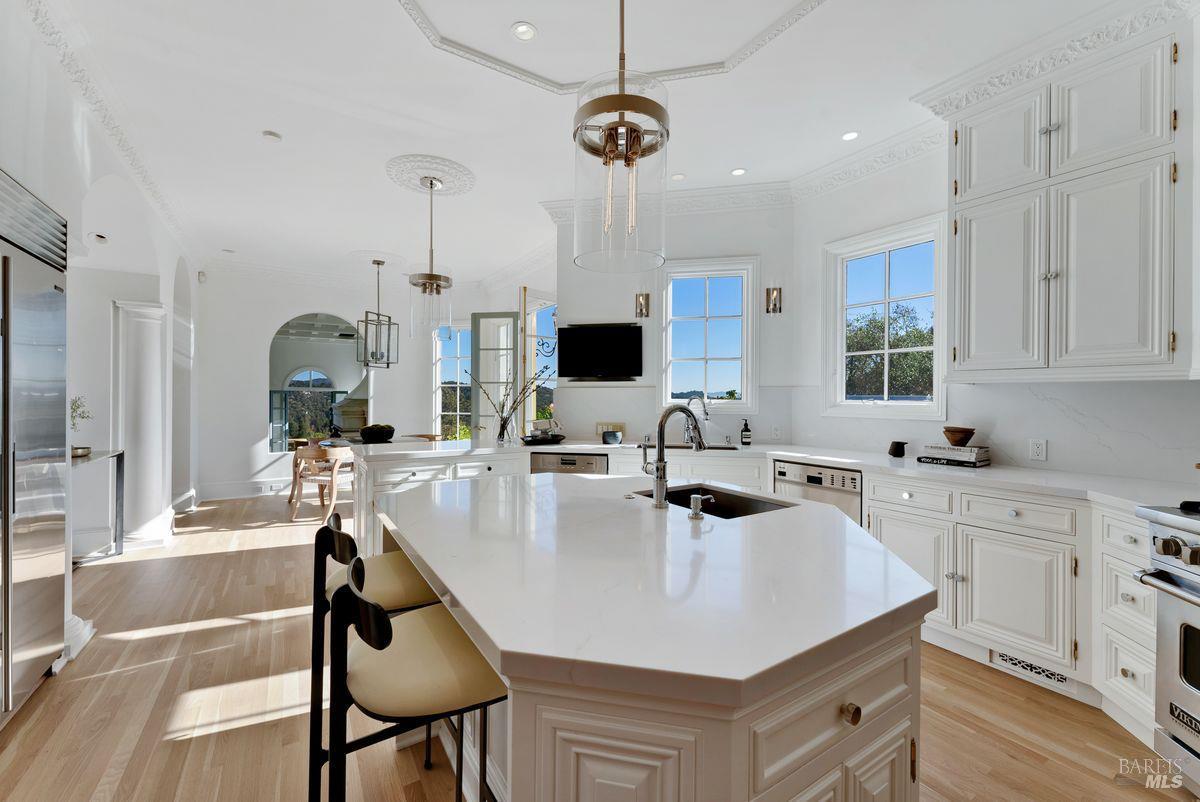 Detail Gallery Image 7 of 59 For 27 Upper Rd, Ross,  CA 94957 - 8 Beds | 8/1 Baths