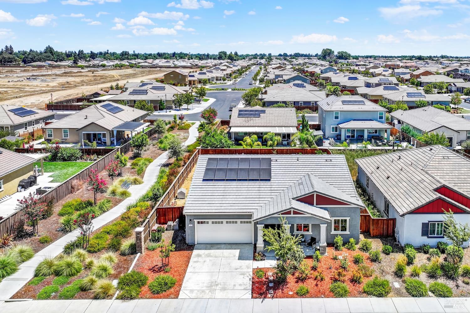 Detail Gallery Image 4 of 62 For 635 Songbird Way, Dixon,  CA 95620 - 4 Beds | 2 Baths