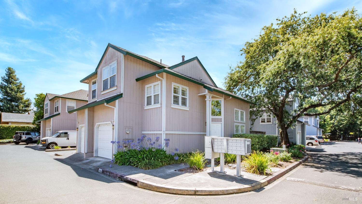 Detail Gallery Image 2 of 20 For 1532 Pinebrook Pl, Santa Rosa,  CA 95403 - 2 Beds | 1/1 Baths