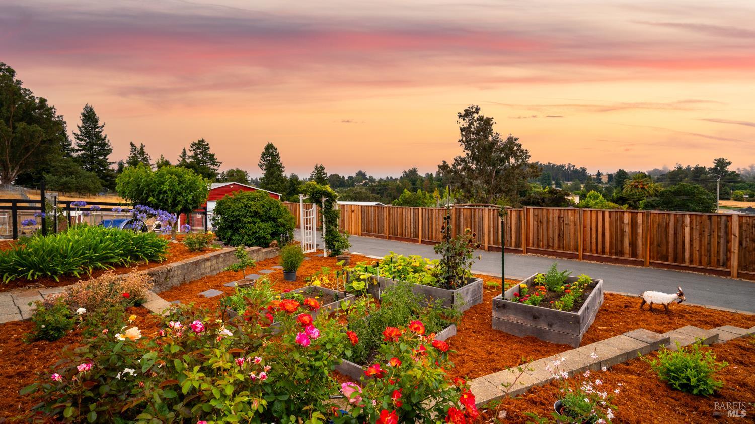 Detail Gallery Image 7 of 53 For 4175 Woodworth Rd, Sebastopol,  CA 95472 - 3 Beds | 2 Baths