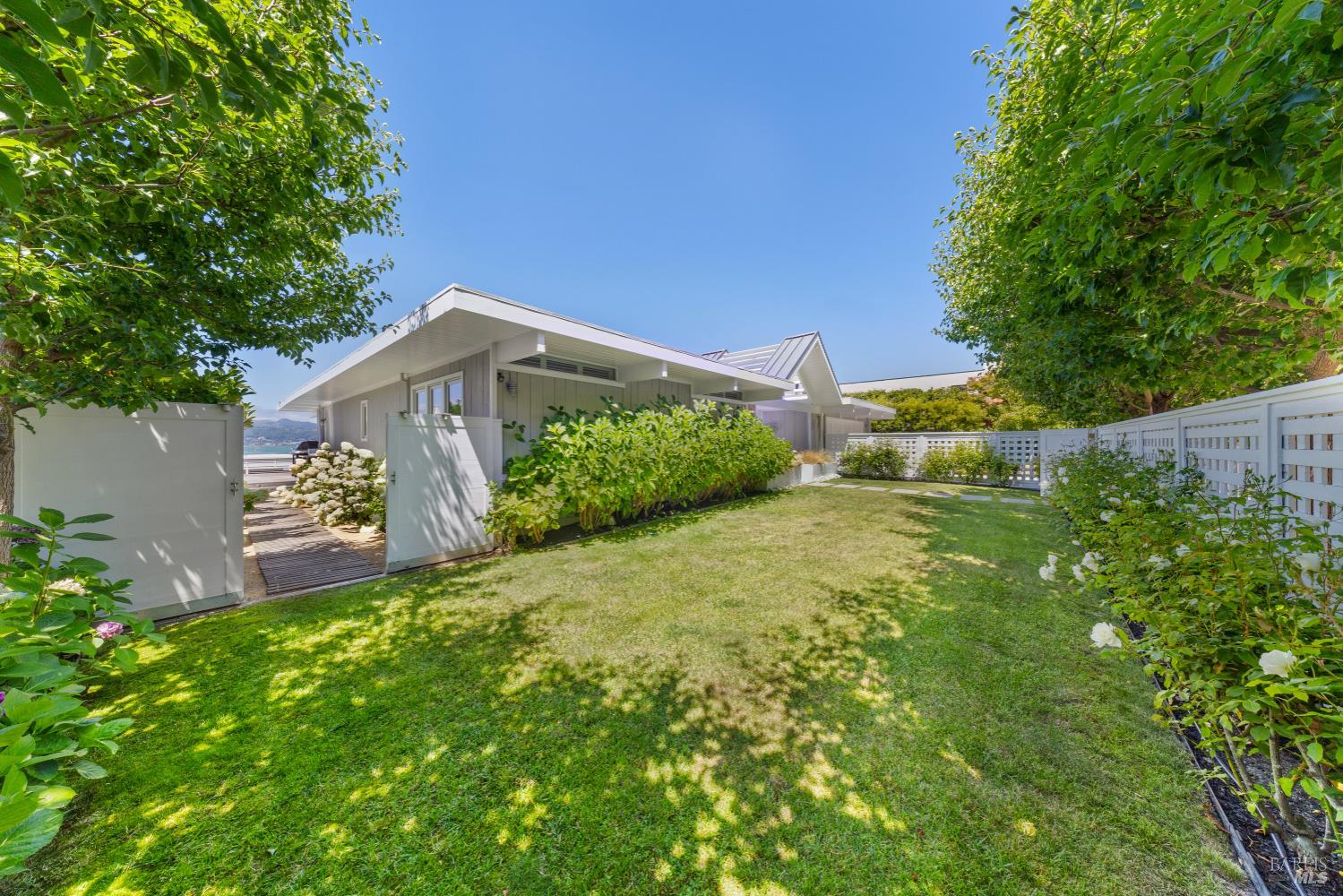 Detail Gallery Image 42 of 70 For 27 West Shore Rd, Belvedere,  CA 94920 - 4 Beds | 2/1 Baths