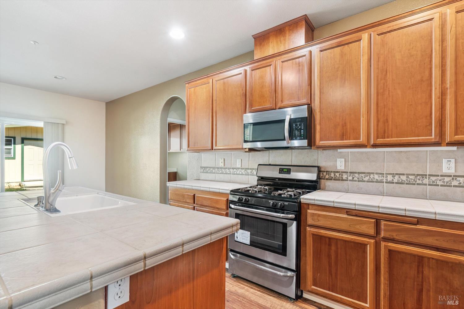Detail Gallery Image 5 of 13 For 304 Ranch House Dr, Cloverdale,  CA 95425 - 5 Beds | 3 Baths