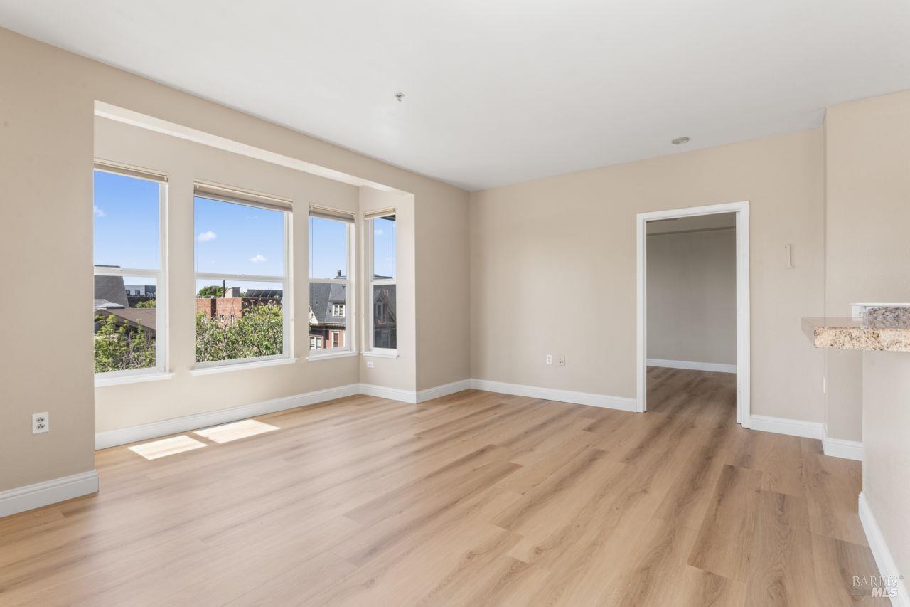 Detail Gallery Image 2 of 29 For 655 12th St #311,  Oakland,  CA 94607 - 2 Beds | 2 Baths