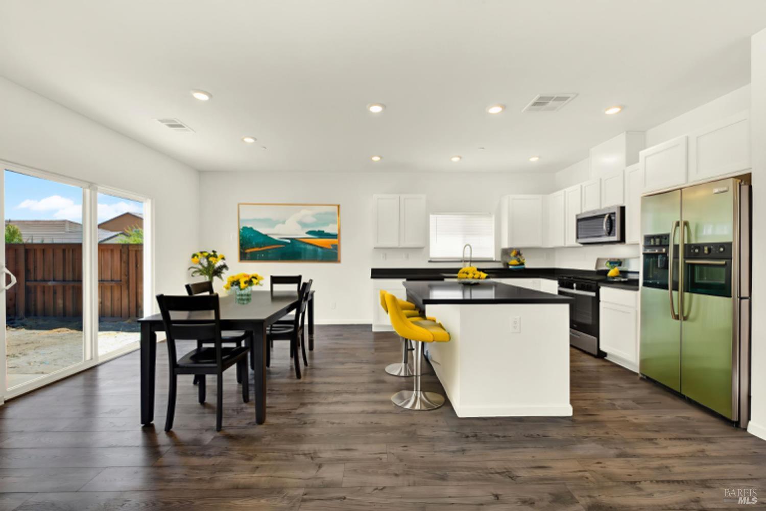 Detail Gallery Image 21 of 62 For 635 Songbird Way, Dixon,  CA 95620 - 4 Beds | 2 Baths