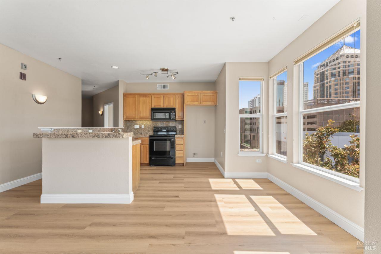 Detail Gallery Image 14 of 29 For 655 12th St #311,  Oakland,  CA 94607 - 2 Beds | 2 Baths
