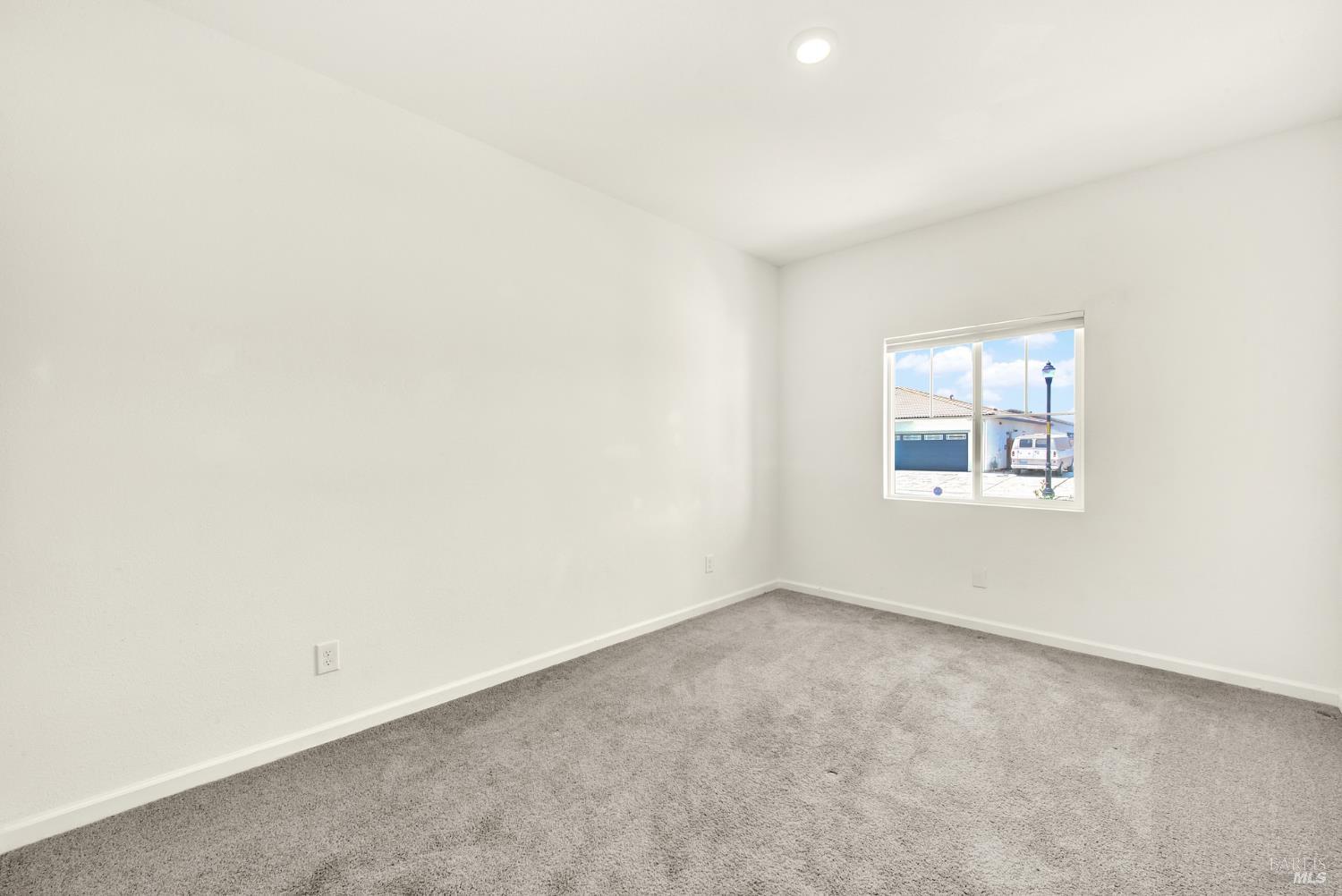 Detail Gallery Image 35 of 62 For 635 Songbird Way, Dixon,  CA 95620 - 4 Beds | 2 Baths