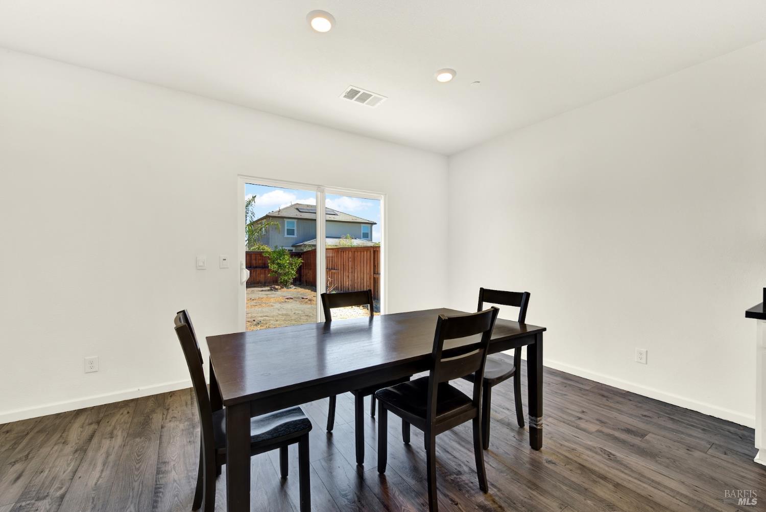 Detail Gallery Image 18 of 62 For 635 Songbird Way, Dixon,  CA 95620 - 4 Beds | 2 Baths