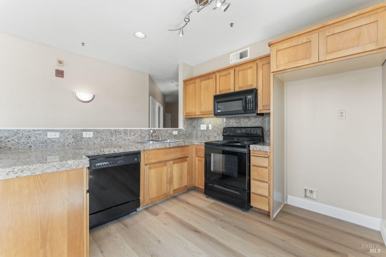 Detail Gallery Image 24 of 29 For 655 12th St #311,  Oakland,  CA 94607 - 2 Beds | 2 Baths