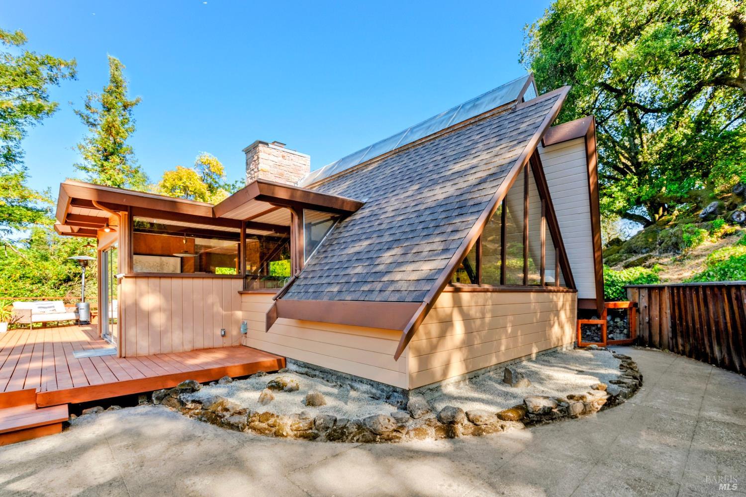 Detail Gallery Image 2 of 52 For 2140 Hyland Ct, Santa Rosa,  CA 95404 - 3 Beds | 2 Baths