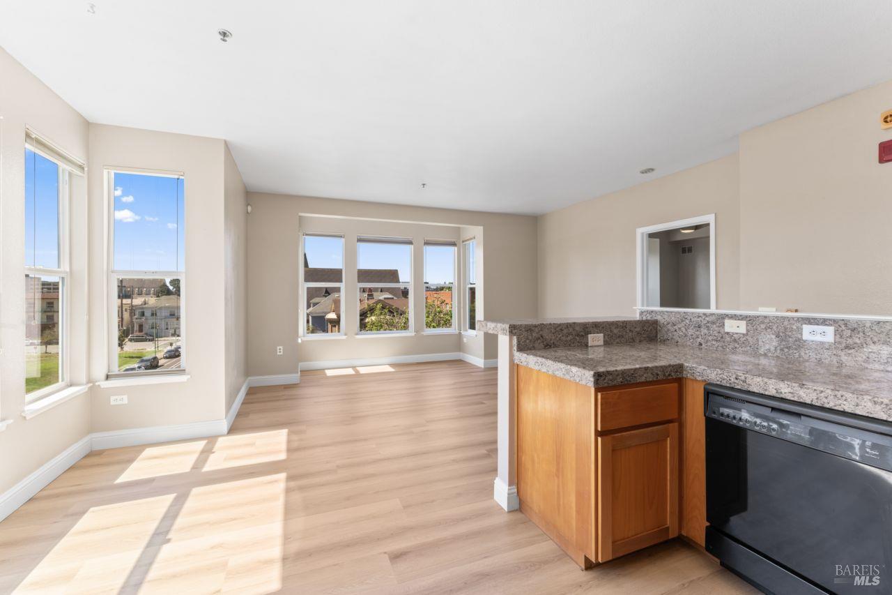 Detail Gallery Image 10 of 29 For 655 12th St #311,  Oakland,  CA 94607 - 2 Beds | 2 Baths