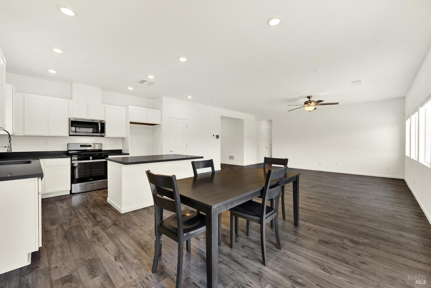 Detail Gallery Image 19 of 62 For 635 Songbird Way, Dixon,  CA 95620 - 4 Beds | 2 Baths