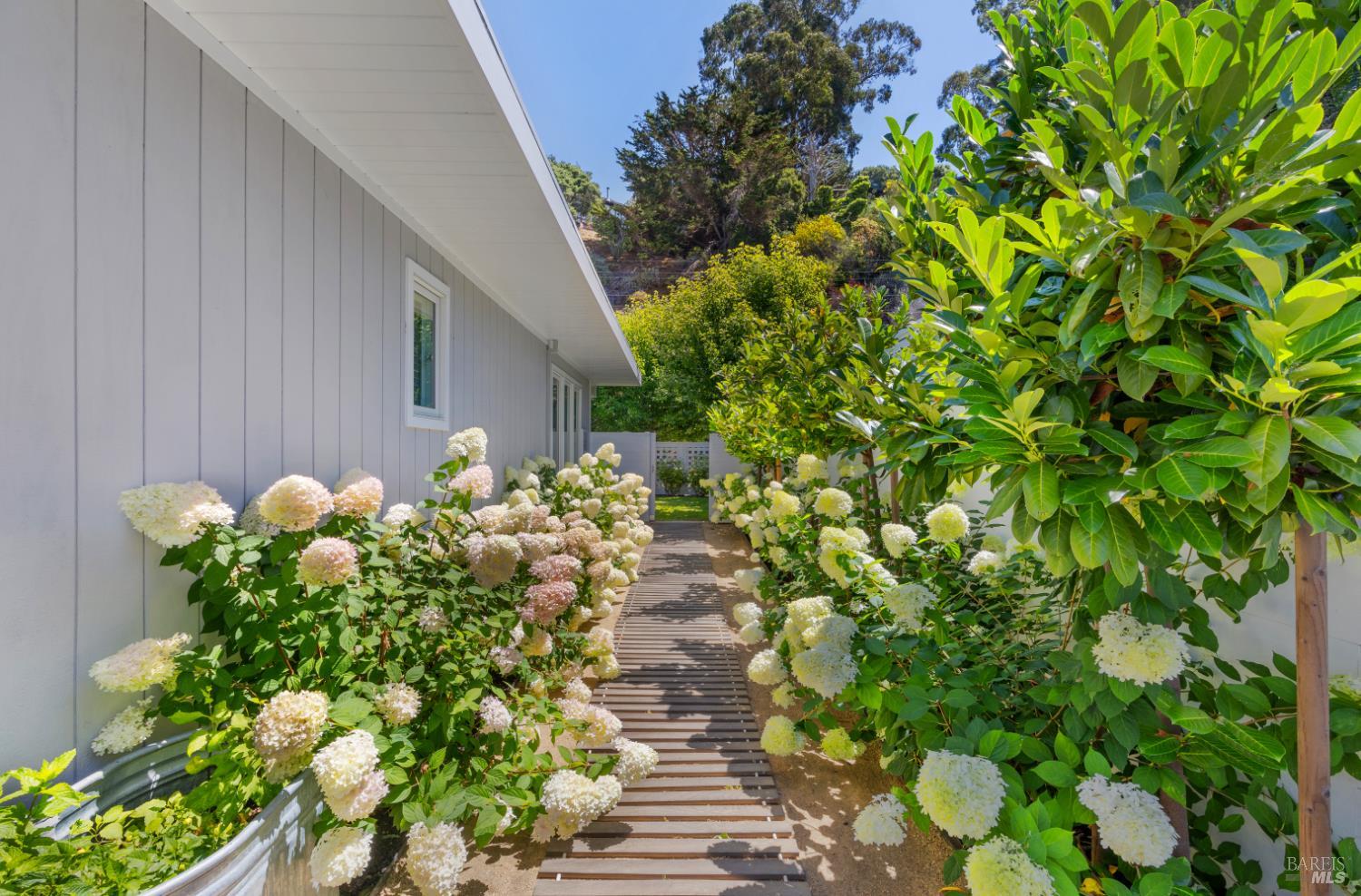 Detail Gallery Image 44 of 70 For 27 West Shore Rd, Belvedere,  CA 94920 - 4 Beds | 2/1 Baths