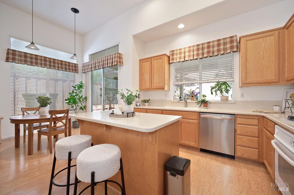 Detail Gallery Image 13 of 40 For 2432 Skyview Cir, Fairfield,  CA 94534 - 4 Beds | 2/1 Baths