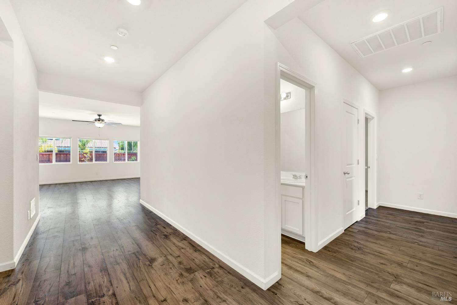 Detail Gallery Image 31 of 62 For 635 Songbird Way, Dixon,  CA 95620 - 4 Beds | 2 Baths